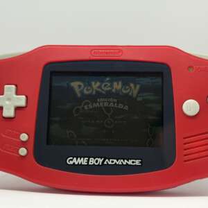 Game Boy Advance + Pokémon Esmeralda